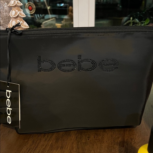 Bebe,Badgley Mischka LED Lighted Vanity Mirror with Here Beautiful Skincare Set - Picture 4 of 4